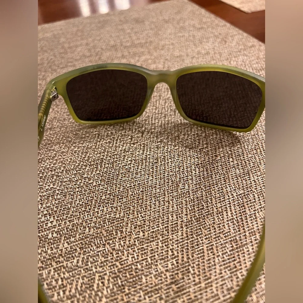Kid’s‎ sunglasses.  100% UV protection.